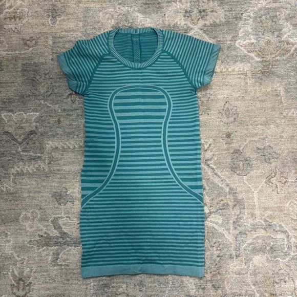 Lululemon Swiftly Short Sleeve Shirt 2 - Picture 2 of 4